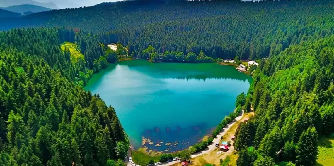 Borçka Karagöl Tabiat Parkı Gezi Rehberi Yeşilin ve Sakinliğin Kalbi